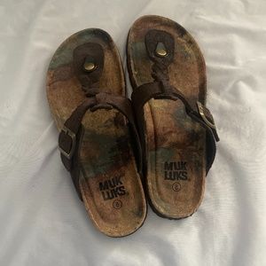 Muk luks sandals